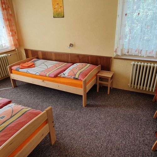 Camera cvadrupla standard cu duș