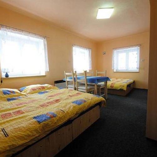Camera studio cu duș pentru 6 pers.