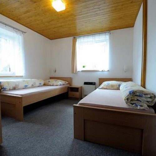 Camera cvadrupla studio cu duș