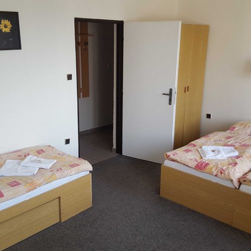 Apartament cu duș cu chicinetă proprie cu 1 camera pentru 4 pers.