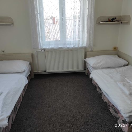 Apartament cu duș cu chicinetă proprie cu 2 camere pentru 4 pers.