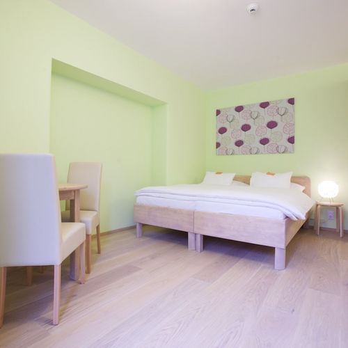 Apartament cu chicinetă proprie barrierfree cu 1 camera pentru 2 pers.