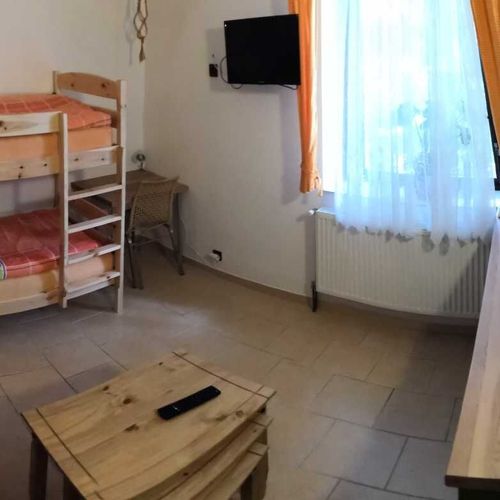 Apartman se sprchou s vlastní kuchyňkou pro 2 os. s 1 ložnicí (s možností přistýlky)
