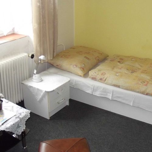 Camera single la parter cu duș