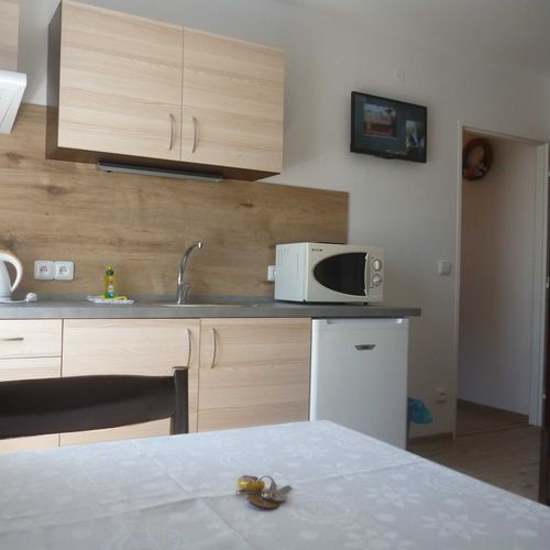 Camera cvadrupla classic cu chicinetă proprie
