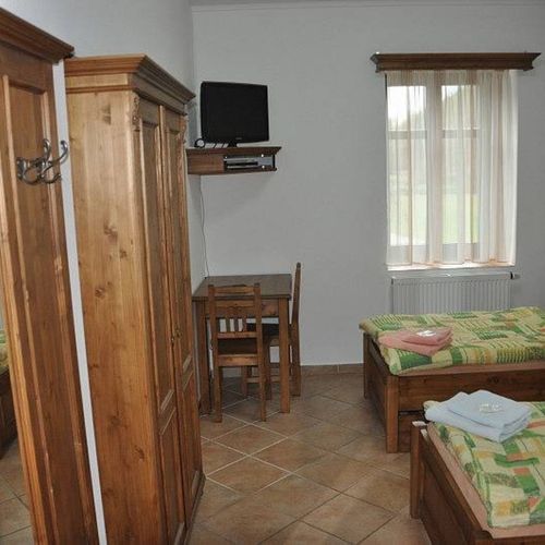 Camera twin cu duș