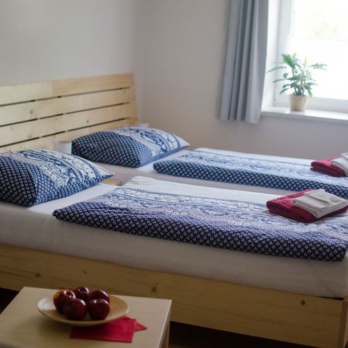 Apartament studio cu vedere spre curte cu 2 camere pentru 5 pers. (se poate solicita pat suplimentar)