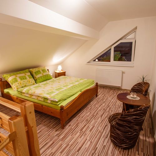 Apartament 2-osobowy z prysznicem ze wspólnym aneksem kuchennym (możliwa dostawka)