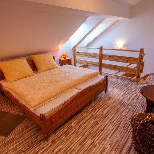 Apartament 2-osobowy z prysznicem ze wspólnym aneksem kuchennym (możliwa dostawka)