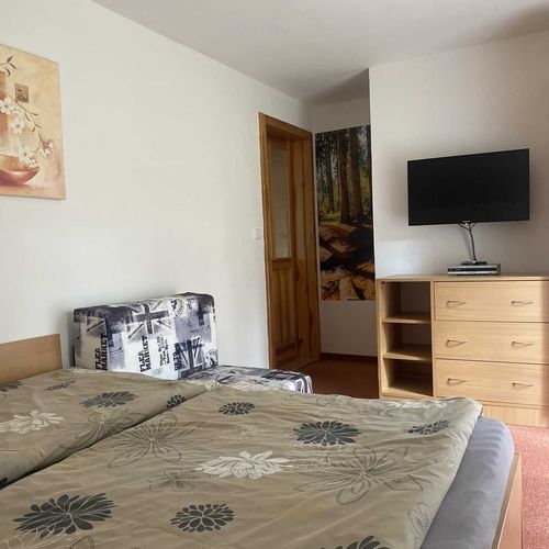 Camera cvadrupla cu balcon cu chicinetă proprie