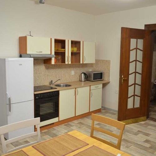 Apartament cu duș cu chicinetă proprie cu 2 camere pentru 5 pers.