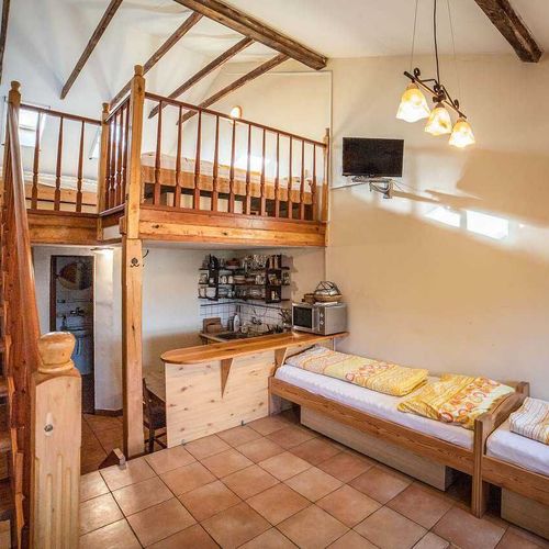 Apartament 8-osobowy z balkonem z widokiem na ogród z 3 pomieszczeniami sypialnianymi
