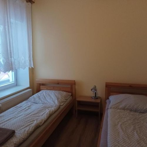 Camera twin cu duș