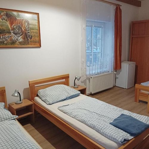 Camera tripla cu duș