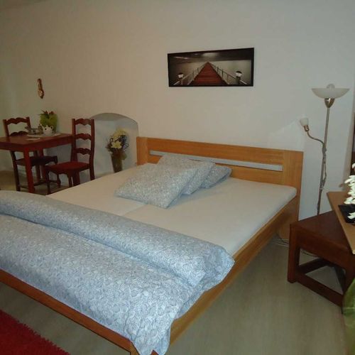 Apartman se sprchou s vlastní malou kuchyňkou pro 3 os. s 1 ložnicí