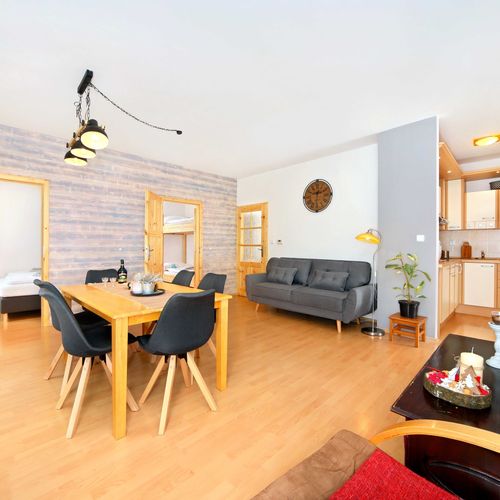 Apartman s balkónem  pro 4 os. se 2 ložnicemi (s možností přistýlky)