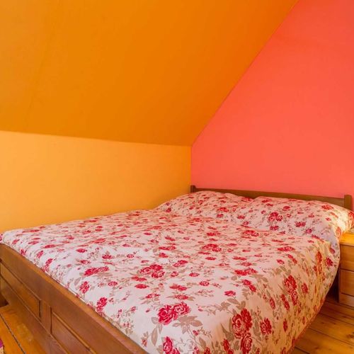 Apartament la mansardă cu 1 camera pentru 4 pers. (se poate solicita pat suplimentar)