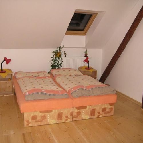 Pokoj se sprchou s balkónem pro 4 os.