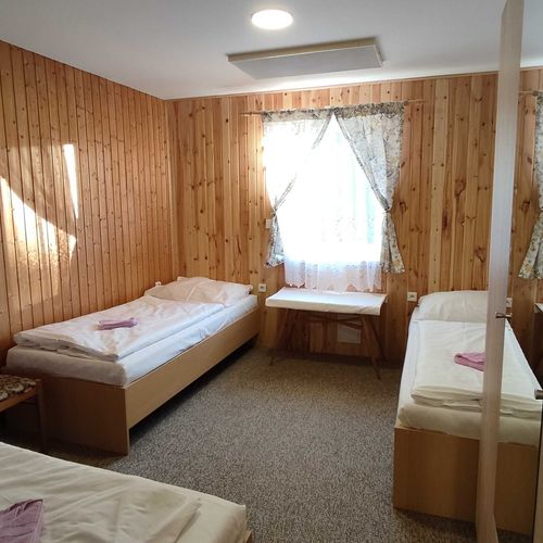 Pokoj se společnou kuchyňkou propojené pro 9 os.