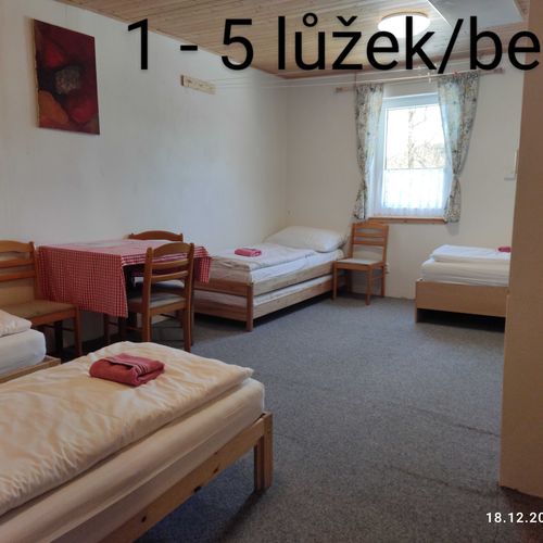 Pokoj se sprchou se společnou kuchyňkou pro 5 os. (s možností přistýlky)