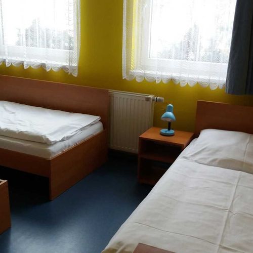 Camera tripla cu chicinetă comună