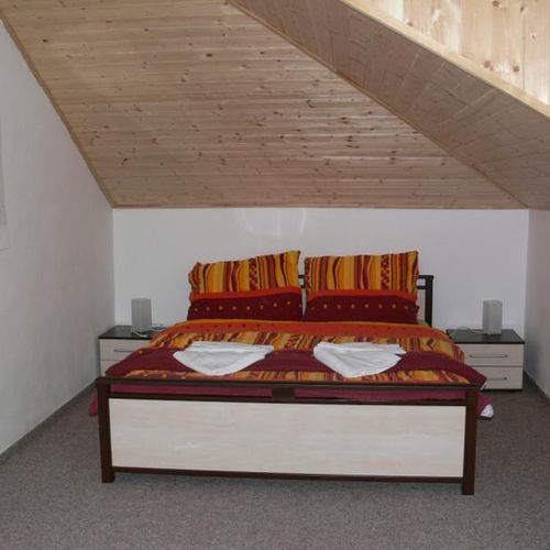 Apartman se sprchou s vlastní kuchyňkou pro 6 os. se 3 ložnicemi (s možností přistýlky)