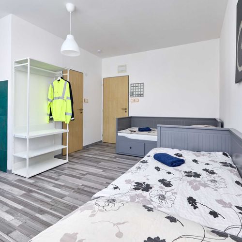 Apartman se sprchou s privátní koupelnou mimo apartmán pro 2 os. s 1 ložnicí