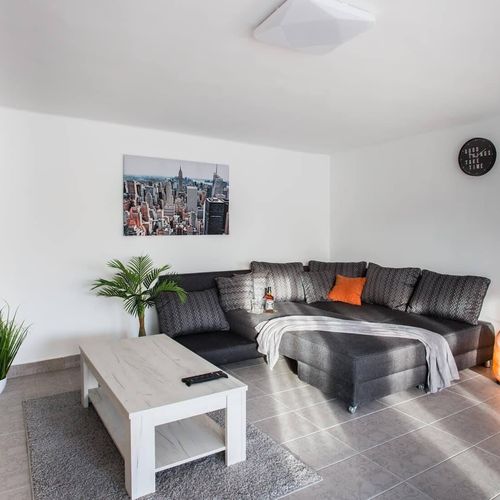 Apartament la parter cu vedere spre grădină pentru 4 pers. (se inchirieaza doar integral)