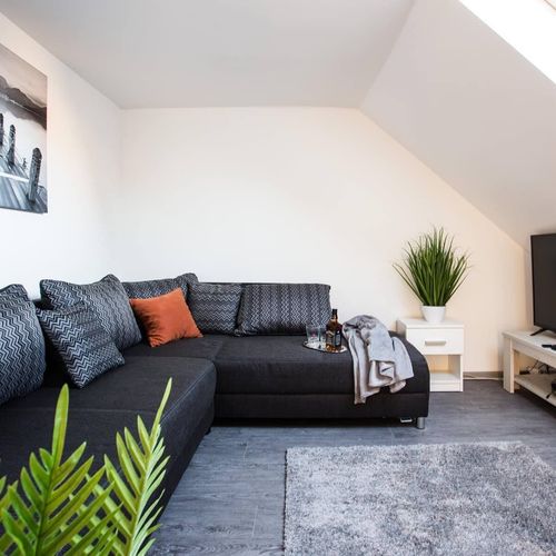 Apartament la etaj cu vedere spre grădină pentru 4 pers. (se inchirieaza doar integral)