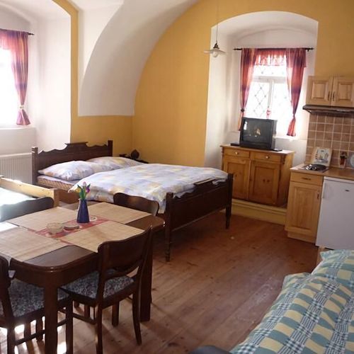 Apartament cu duș cu chicinetă proprie pentru 4 pers.