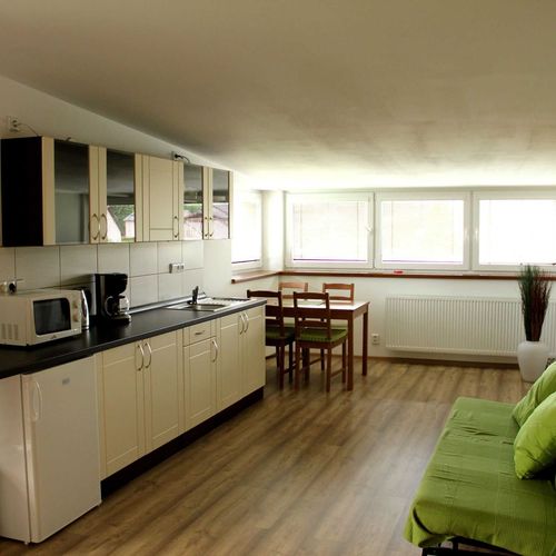 Apartament cu duș cu chicinetă proprie pentru 5 pers.