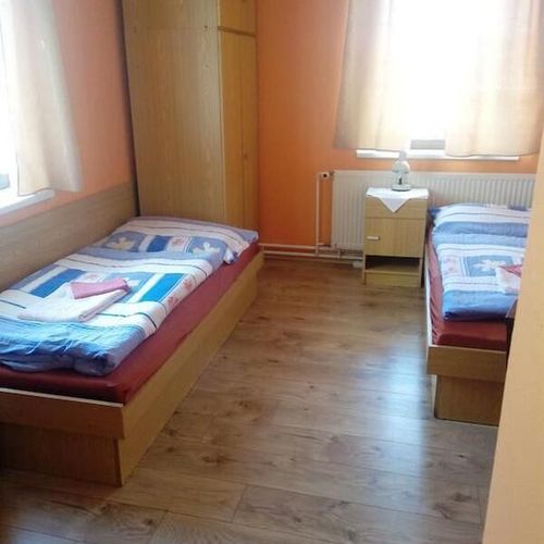 Pokoj se sprchou tV s plochou obrazovkou pro 2 os.