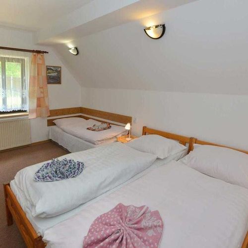 Apartament cu vedere spre grădină cu 2 camere pentru 4 pers. (se poate solicita pat suplimentar)