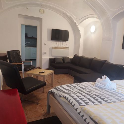 Apartman se sprchou s vlastní kuchyňkou s manželskou postelí s 1 ložnicí