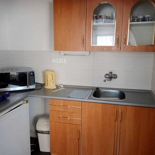 Apartament cu duș cu chicinetă proprie cu 1 camera pentru 4 pers.