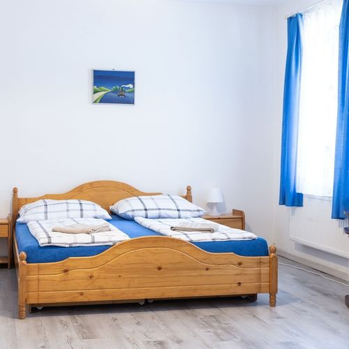 Camera cvadrupla cu chicinetă comună cu baie (se poate solicita pat suplimentar)