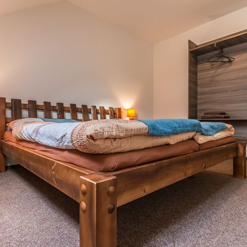 Apartament cu duș cu chicinetă proprie cu 2 camere pentru 5 pers.