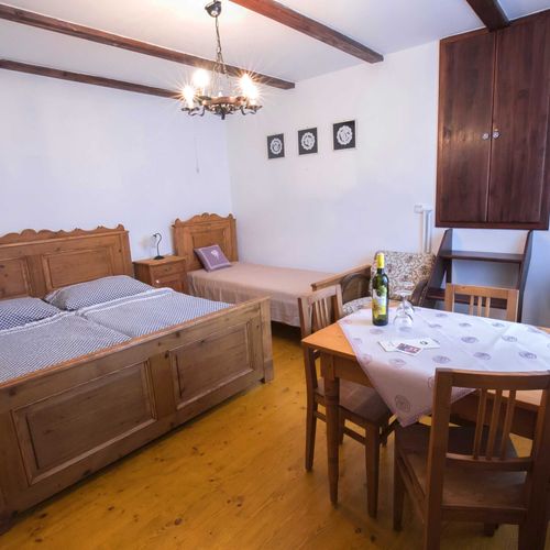 Apartament cu duș cu bucătărie proprie cu 2 camere pentru 5 pers.