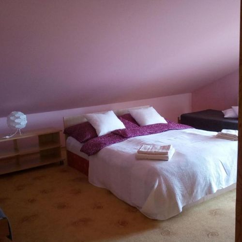 Apartman se sprchou s privátní koupelnou mimo apartmán pro 4 os. s 1 ložnicí