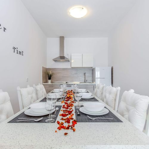 Apartament premium la parter cu 3 camere pentru 6 pers.