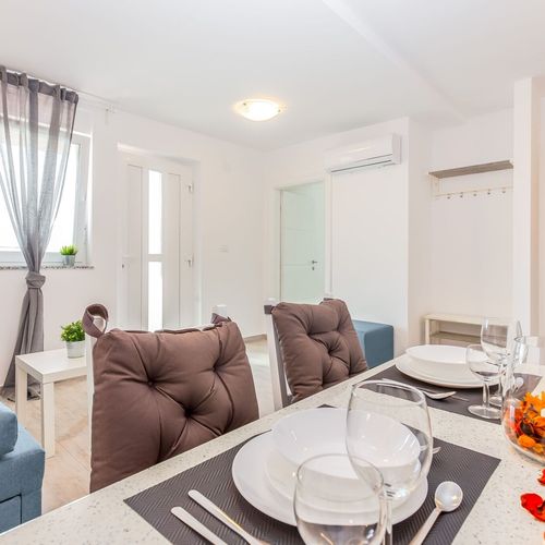 Apartament deluxe la parter cu 1 camera pentru 2 pers. (se poate solicita pat suplimentar)