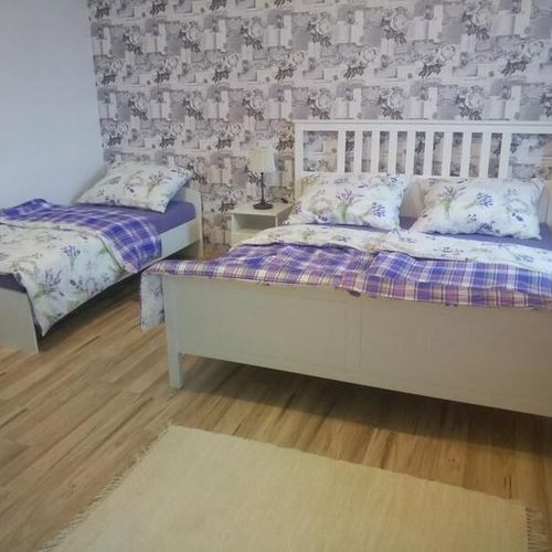 Apartament cu duș cu terasă cu 2 camere pentru 4 pers. (se poate solicita pat suplimentar)