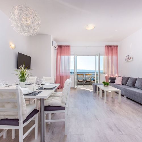 Apartament exclusive cu vedere spre mare cu 3 camere pentru 6 pers.