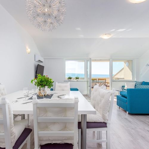 Apartament prezidential cu vedere spre mare cu 3 camere pentru 6 pers.