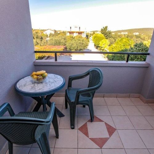 Apartament la etaj cu terasă cu 2 camere pentru 4 pers.