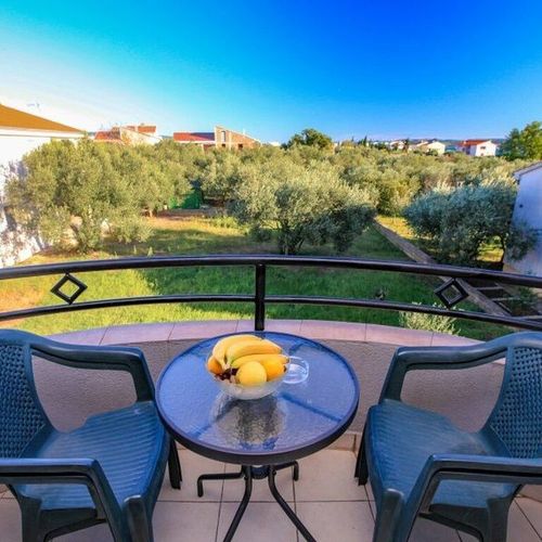 Apartament la etaj cu terasă cu 2 camere pentru 4 pers.