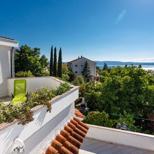 Apartament cu aer condiționat cu vedere spre mare cu 3 camere pentru 6 pers.