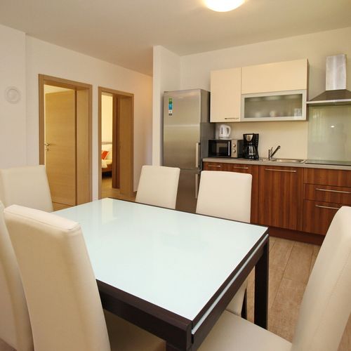 Apartament familial(ă) la parter cu 2 camere pentru 4 pers. (se poate solicita pat suplimentar)