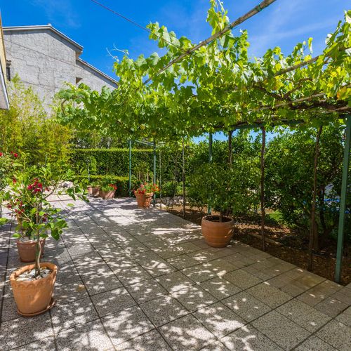 Apartament 3-osobowy na parterze z tarasem z 2 pomieszczeniami sypialnianymi