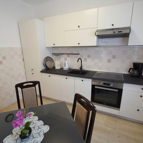Apartament cu aer condiționat cu terasă cu 2 camere pentru 4 pers.